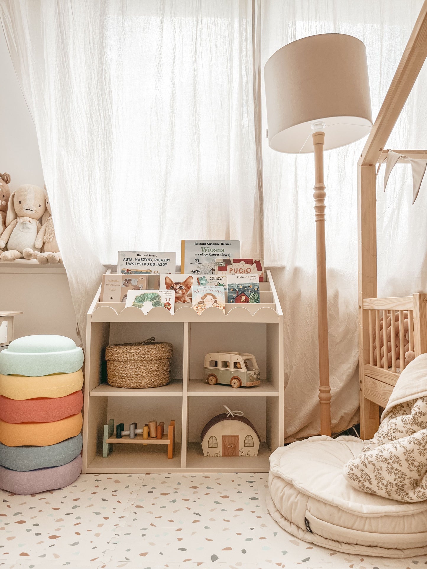 Montessori Bookshelf Book Nook