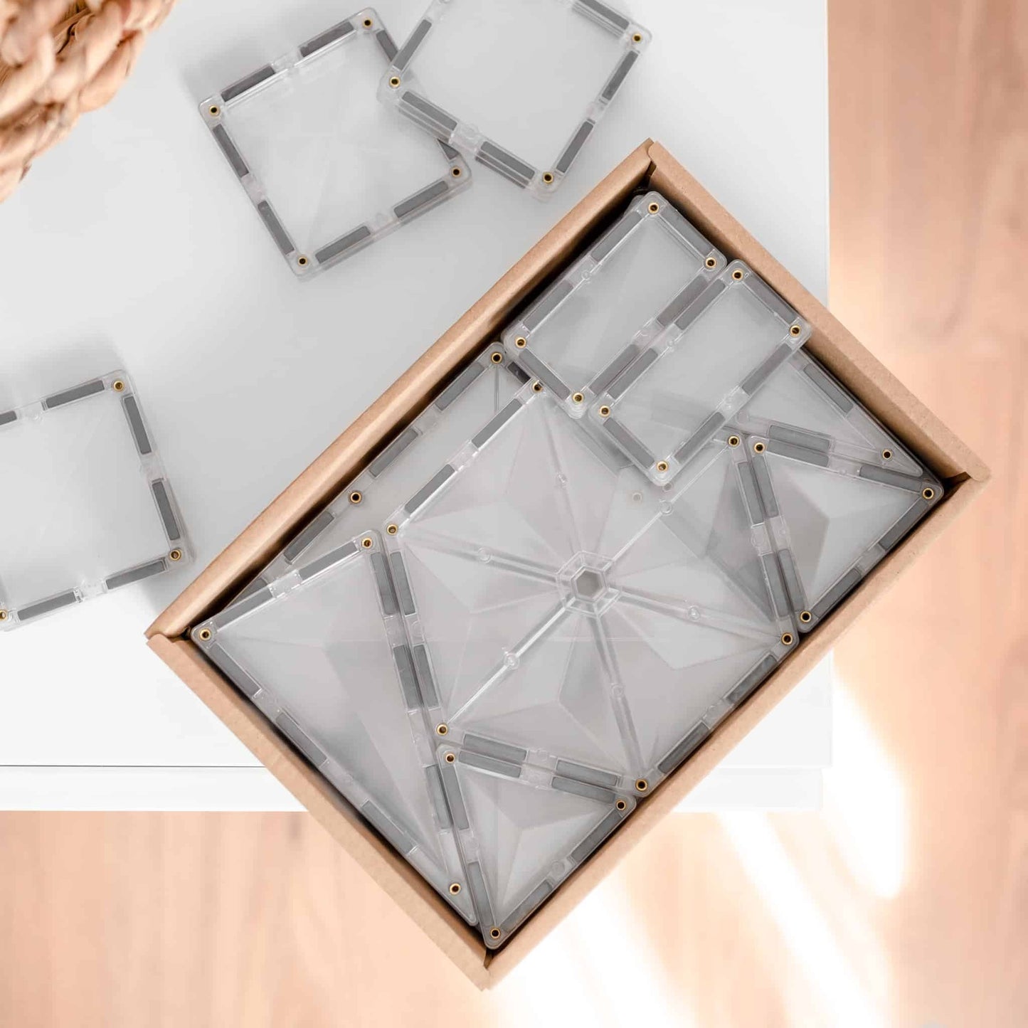 Clear Magnetic Tiles Starter Pack.- Connetix